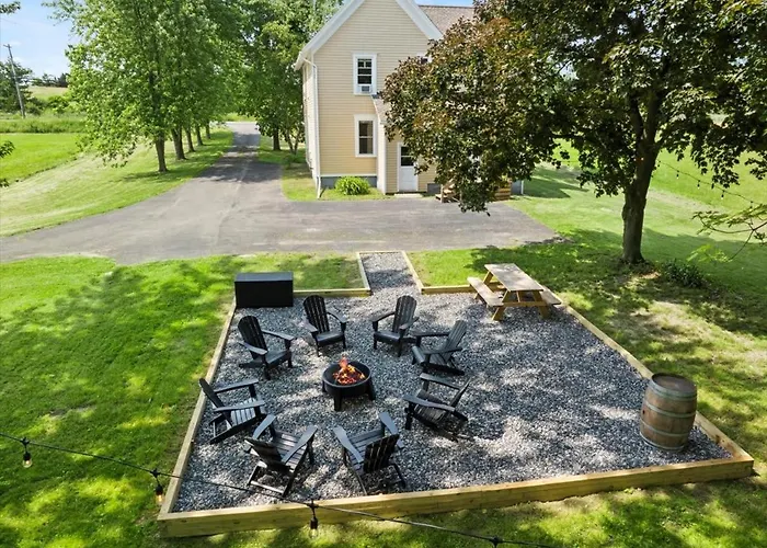 Hudson Restored Farmhouse With Fire Pit