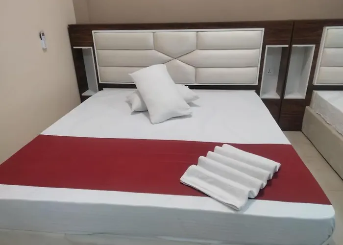 Gnaanams Hotel And Restaurant