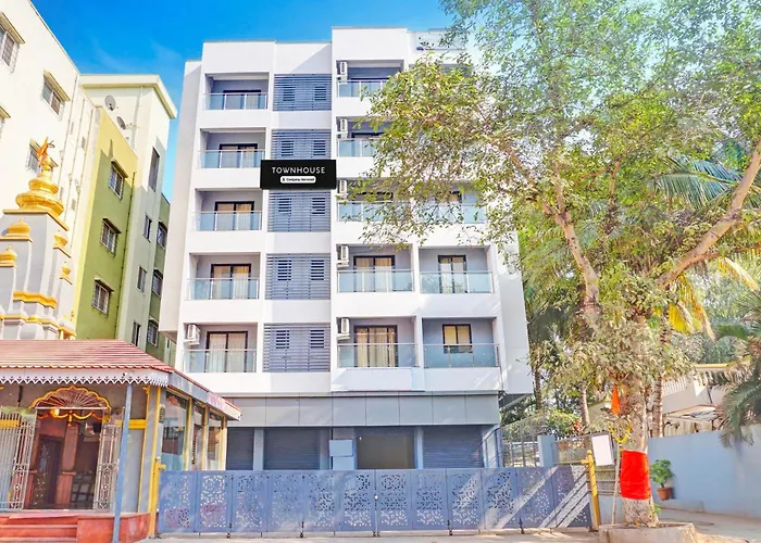 Super Townhouse Amanora Park Town Formerly Samrat Inn Pune