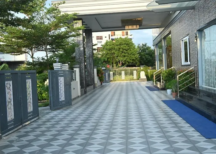 Hotel Rajmahal Boarding And Lodging