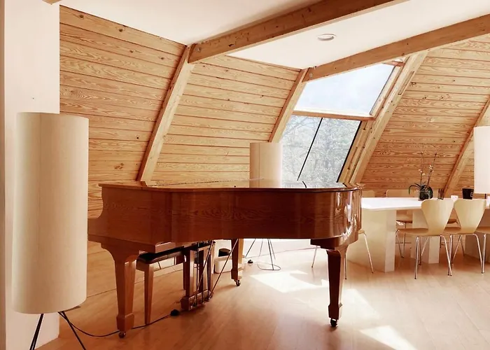 Unique Dome Home With Hot Tub & Piano, On 28 Acres