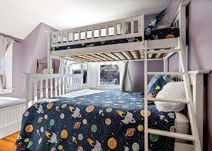 10-Min Walk To Beach - Huge Deck - Near Downtown