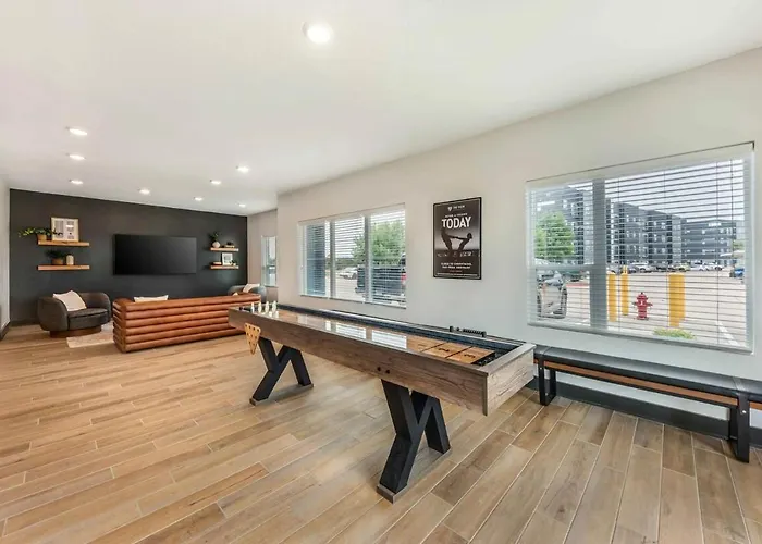 Lux 1B1B With Parking, Pool, Gym, Private Patio Near Austin