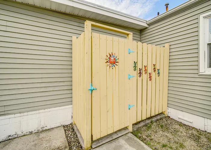 1 Block To Brigantine Beach: Breezy Home W/ Patio!