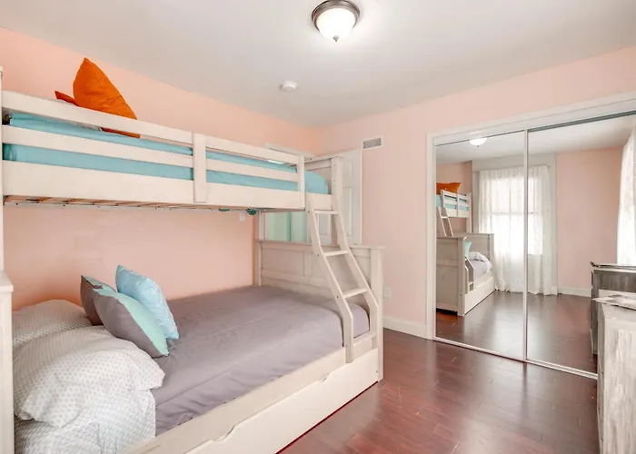 Walk To Ventnor Beach & Boardwalk: Coastal Gem