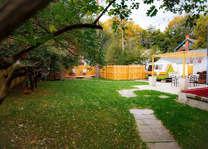 Spacious Home W/ Yard & Patio, 2 Mi To Dtwn Troy