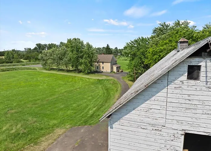 Hudson Restored Farmhouse With Fire Pit