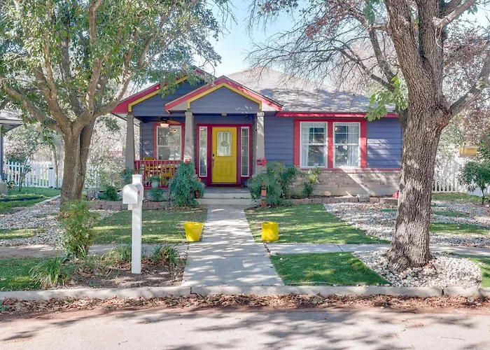 Bring Your Pup! Remote-Work Hub 22 Mi To Austin