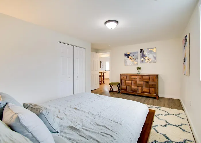 < 1 Mi To Lake Ontario: Oswego Group Retreat