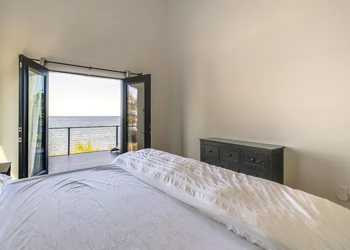 Lake Ontario Hideaway - Nature & Stillness Await!