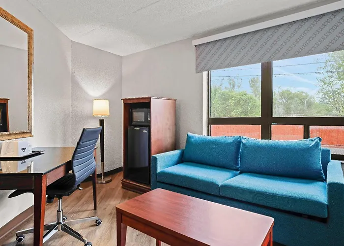 Days Inn By Wyndham Utica