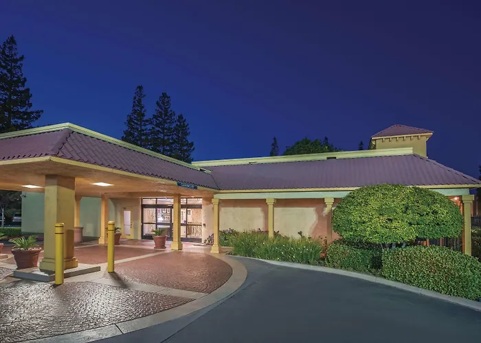 Howard Johnson By Wyndham Sacramento Downtown