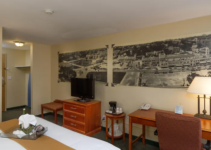 Hotel Westport Kansas City, Tapestry Collection By Hilton