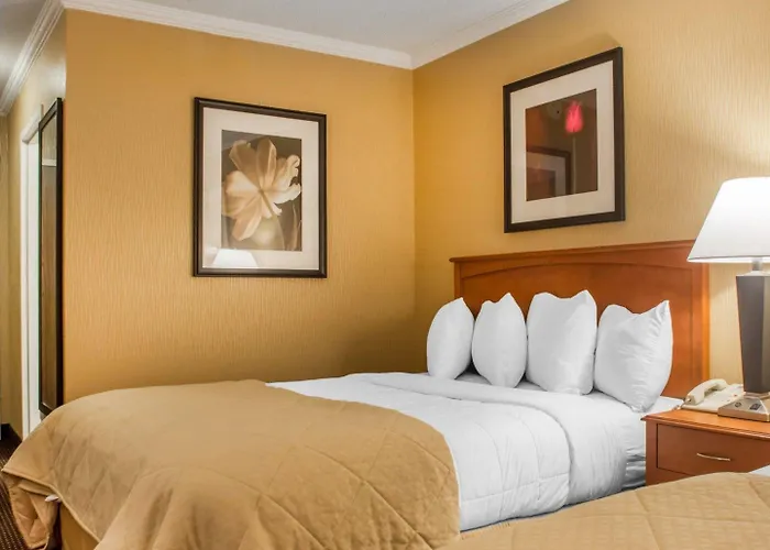 Clarion Hotel & Suites Riverfront