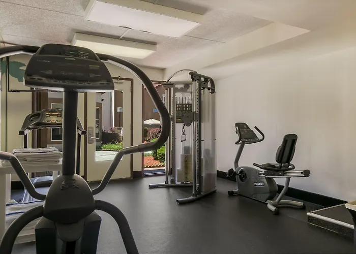Red Roof Inn Plus+ & Suites Knoxville West - Cedar Bluff