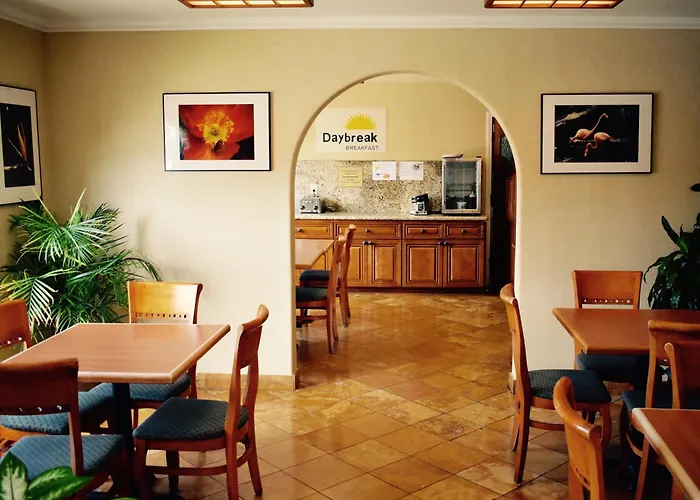 Days Inn By Wyndham Anaheim Near The Park