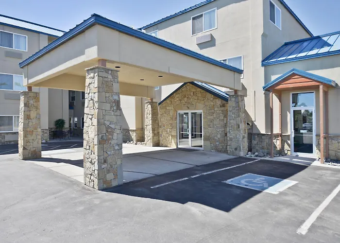 Yellowstone West Gate Hotel