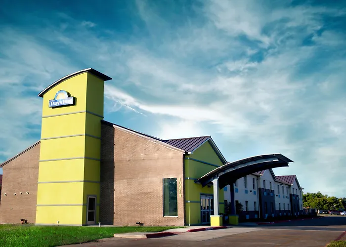 Arya Inn & Suites