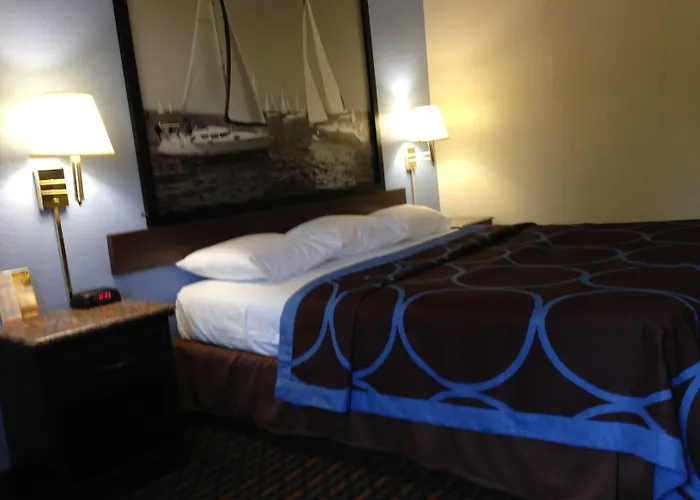 Super 8 By Wyndham New Castle