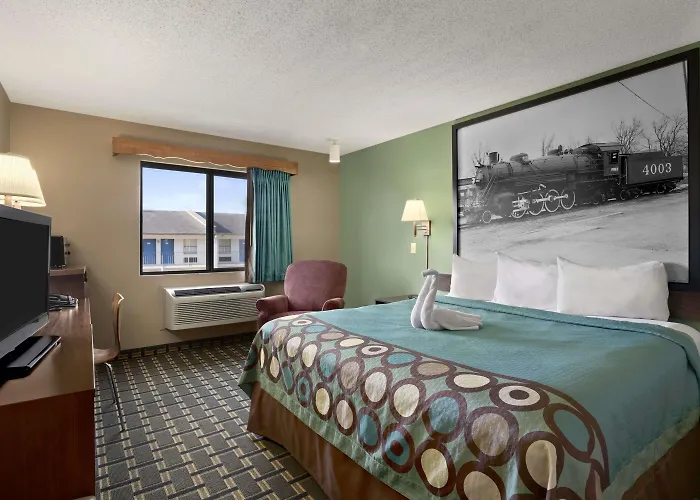 Super 8 By Wyndham Russellville