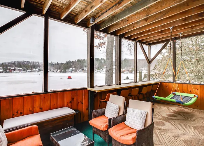 1902 Family Lakehouse: Screened Porch & Views