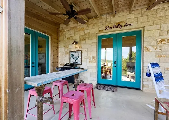 Beautiful Pet-Friendly Cottage With Outdoor Fireplace For A Wonderful Escape In Nature Near Austin, Texas