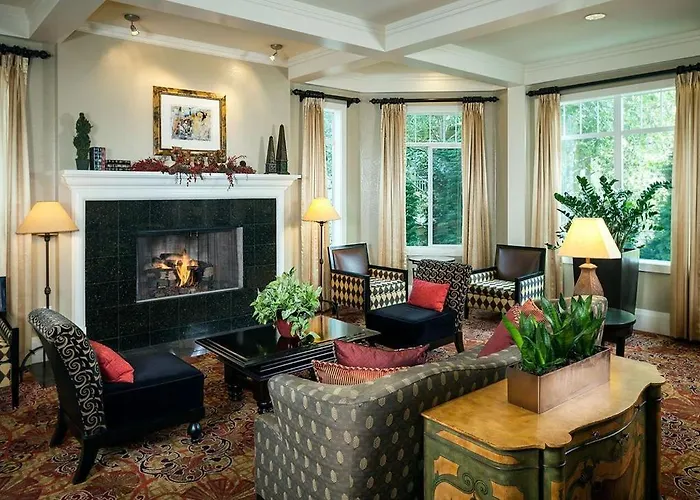 Plaza Inn & Suites At Ashland Creek