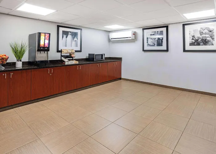 Super 8 By Wyndham Mount Laurel