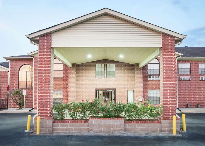 Super 8 By Wyndham White Hall