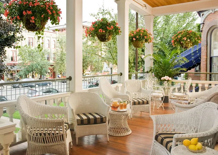 Saratoga Arms Hotel