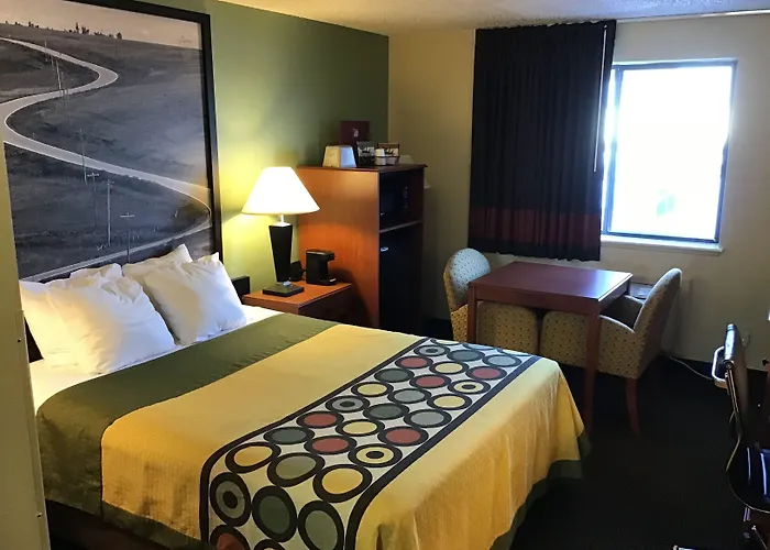 Super 8 By Wyndham Conrad
