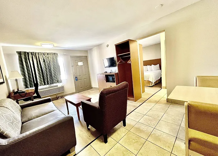Days Inn & Suites By Wyndham Arlington Near Six Flags