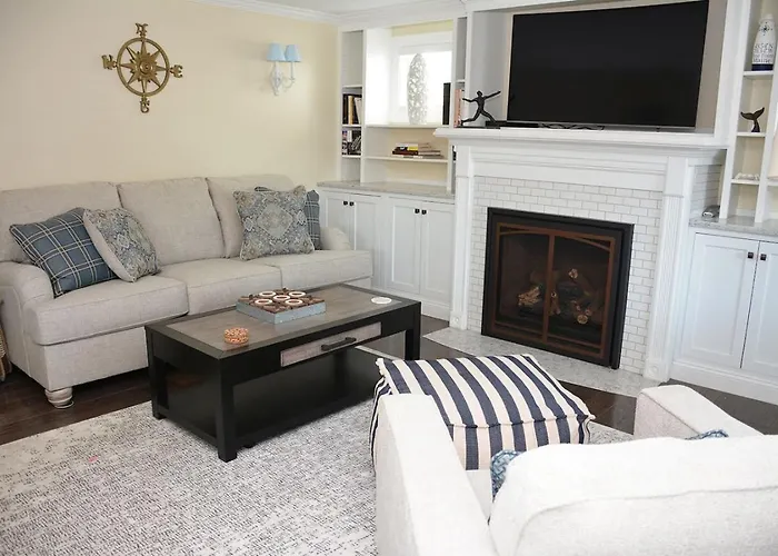 Little Miss Cottages - 68 East Grand Luxury Condo