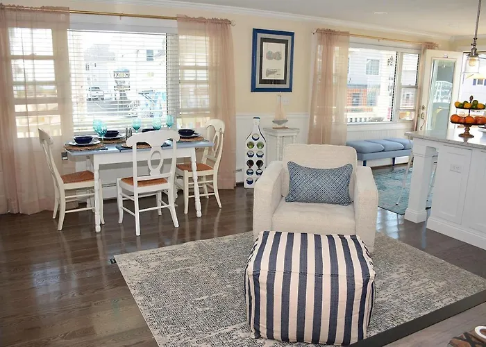 Little Miss Cottages - 68 East Grand Luxury Condo