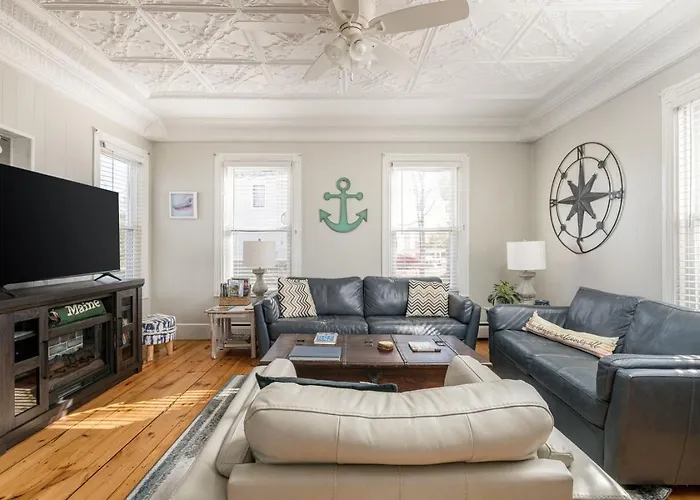Arlies Digs One Block To Willard Beach