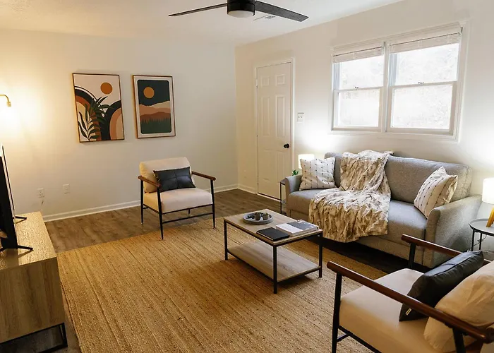 "Morning View 3" Cozy Modern Stay - College/Hiking