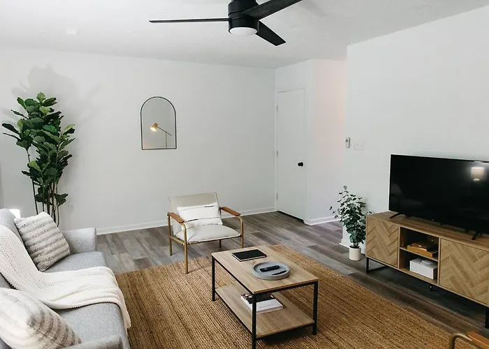 "Morning View 1" Cozy Modern Stay - College/Hiking