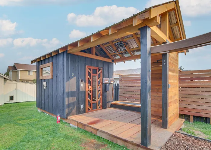 Sauna, Gas Grill & More! Belgrade Duplex