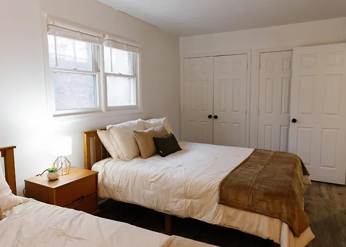 "Morning View 3" Cozy Modern Stay - College/Hiking