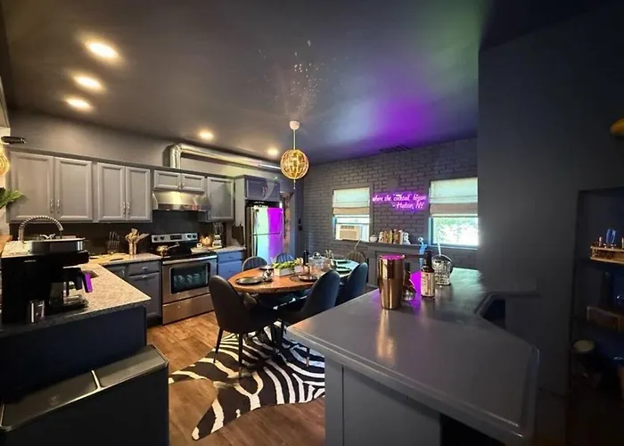 Speakeasy Hot Tub Escape | Pet-Friendly | Hudson Ny