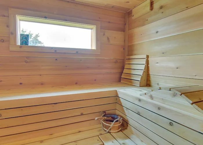 Sauna, Gas Grill & More! Belgrade Duplex