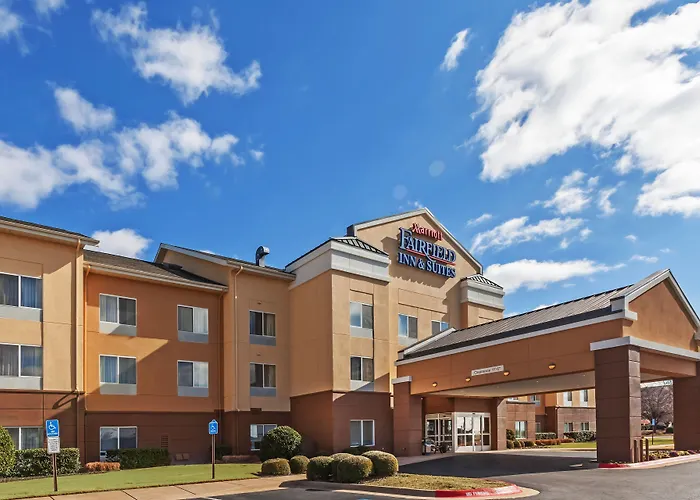 Fairfield Inn & Suites By Marriott Rogers