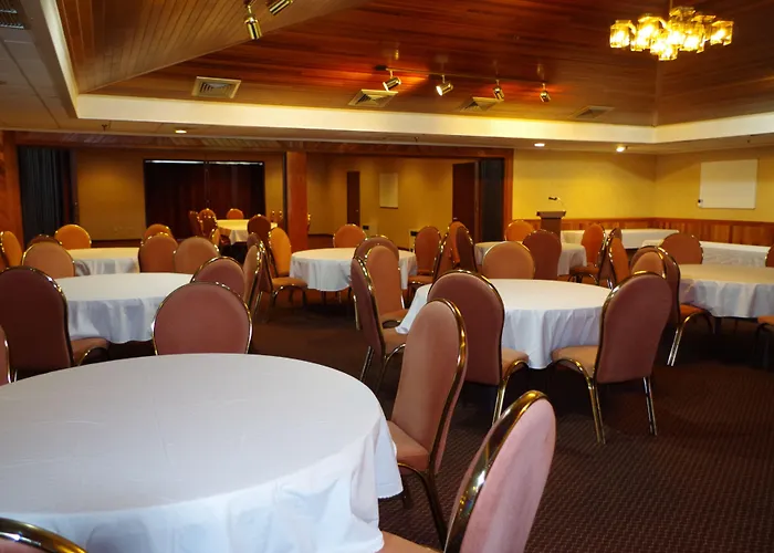 Shiretown Inn & Suites