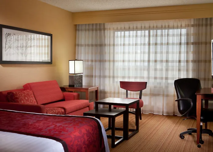 Courtyard By Marriott Denton