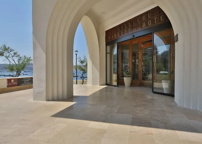 Gillieru Harbour Hotel