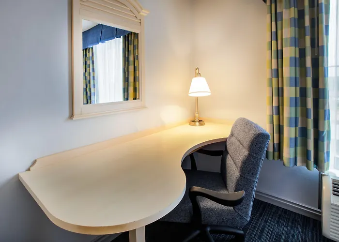 Hampton Inn & Suites - Cape Cod / West Yarmouth
