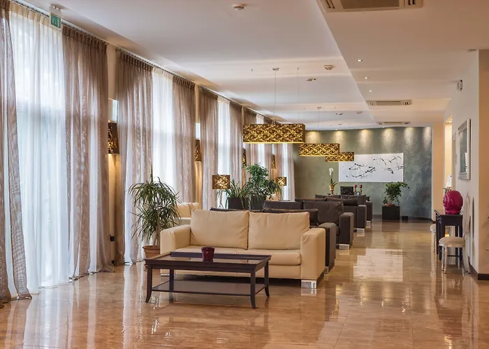Hotel For You