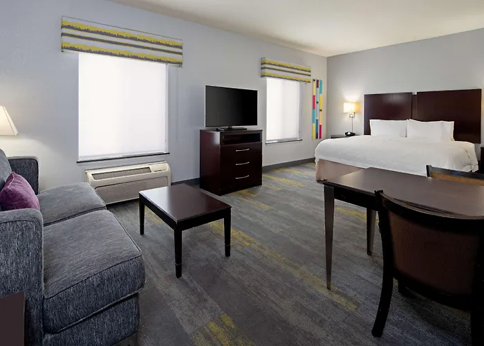 Hampton Inn And Suites Bakersfield / Highway 58