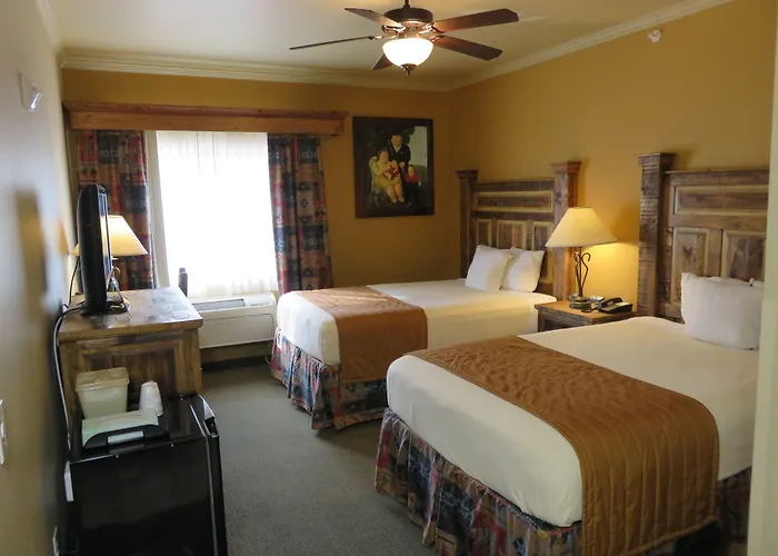 La Hacienda Inn Near Alamodome & Riverwalk