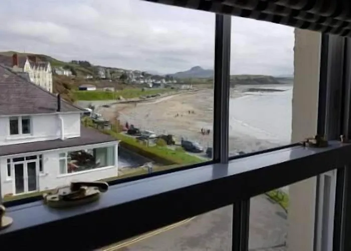The Moelwyn Hotel & Restaurant